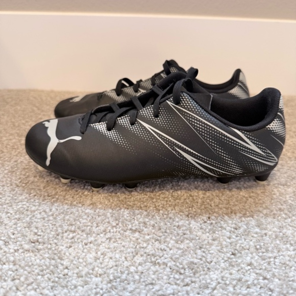 Puma Attacanto youth soccer cleats size 3